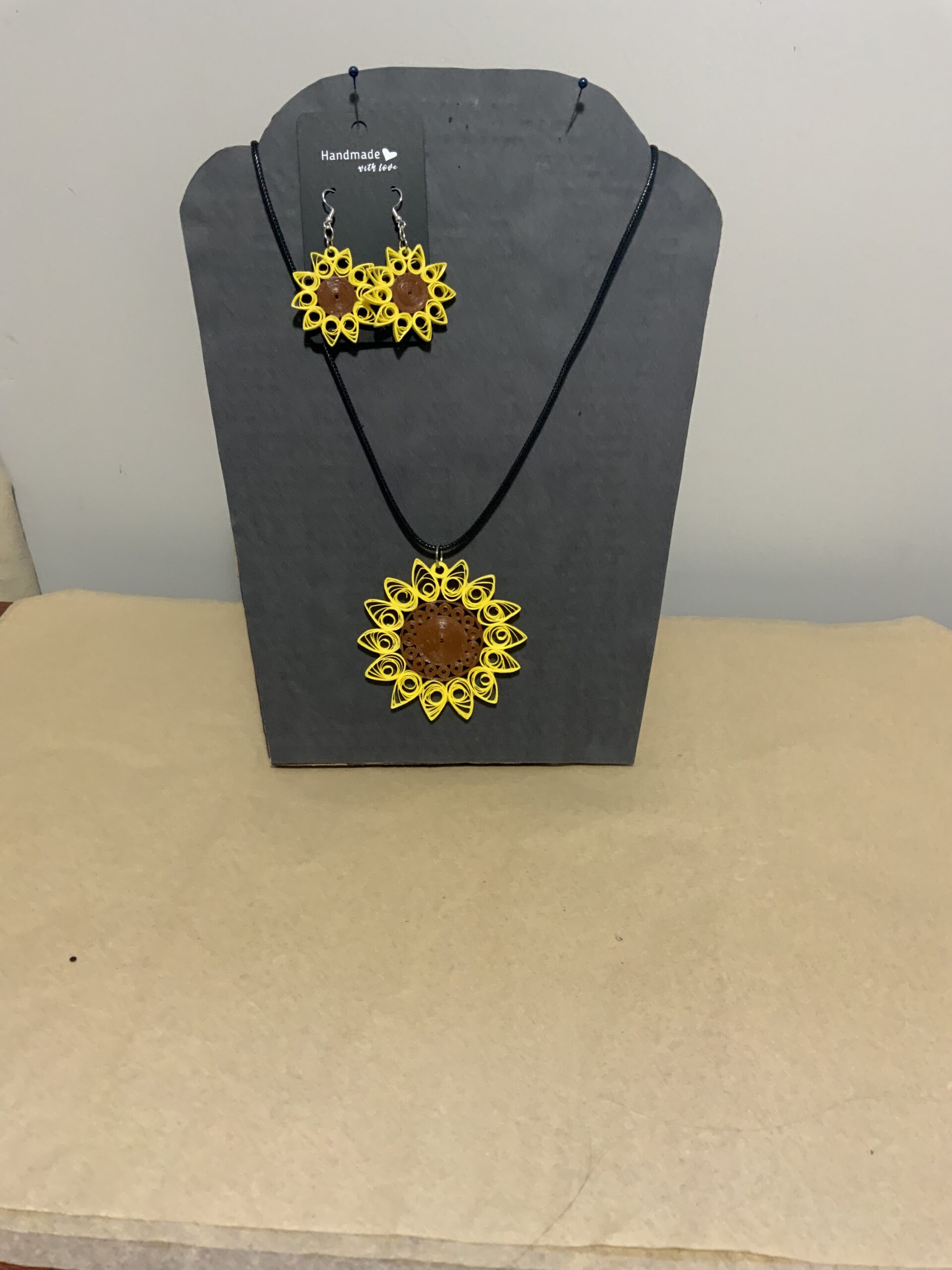 Handmade SUNFLOWER jewelry set, earrings and necklace set, quilled SUNFLOWER jewelry set