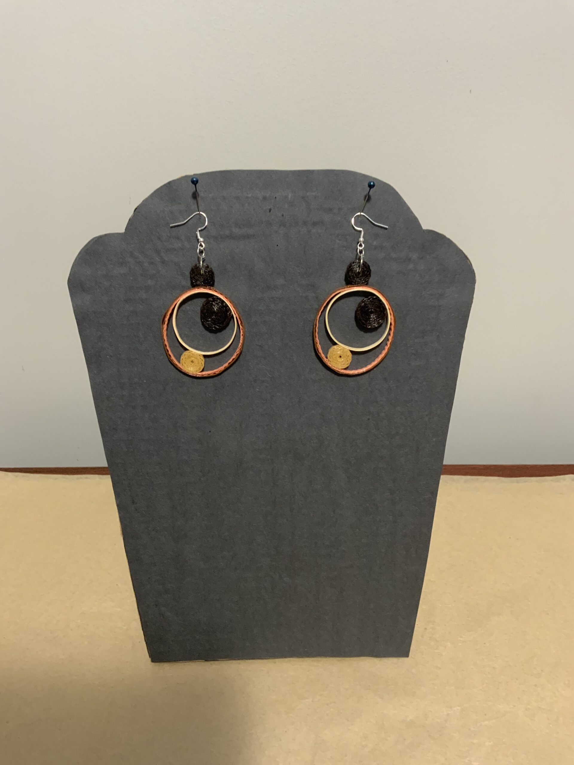 Elegant quilled earrings and necklace set, jewelry set, pendant set, beautifully handcrafted jewelry set - Image 6