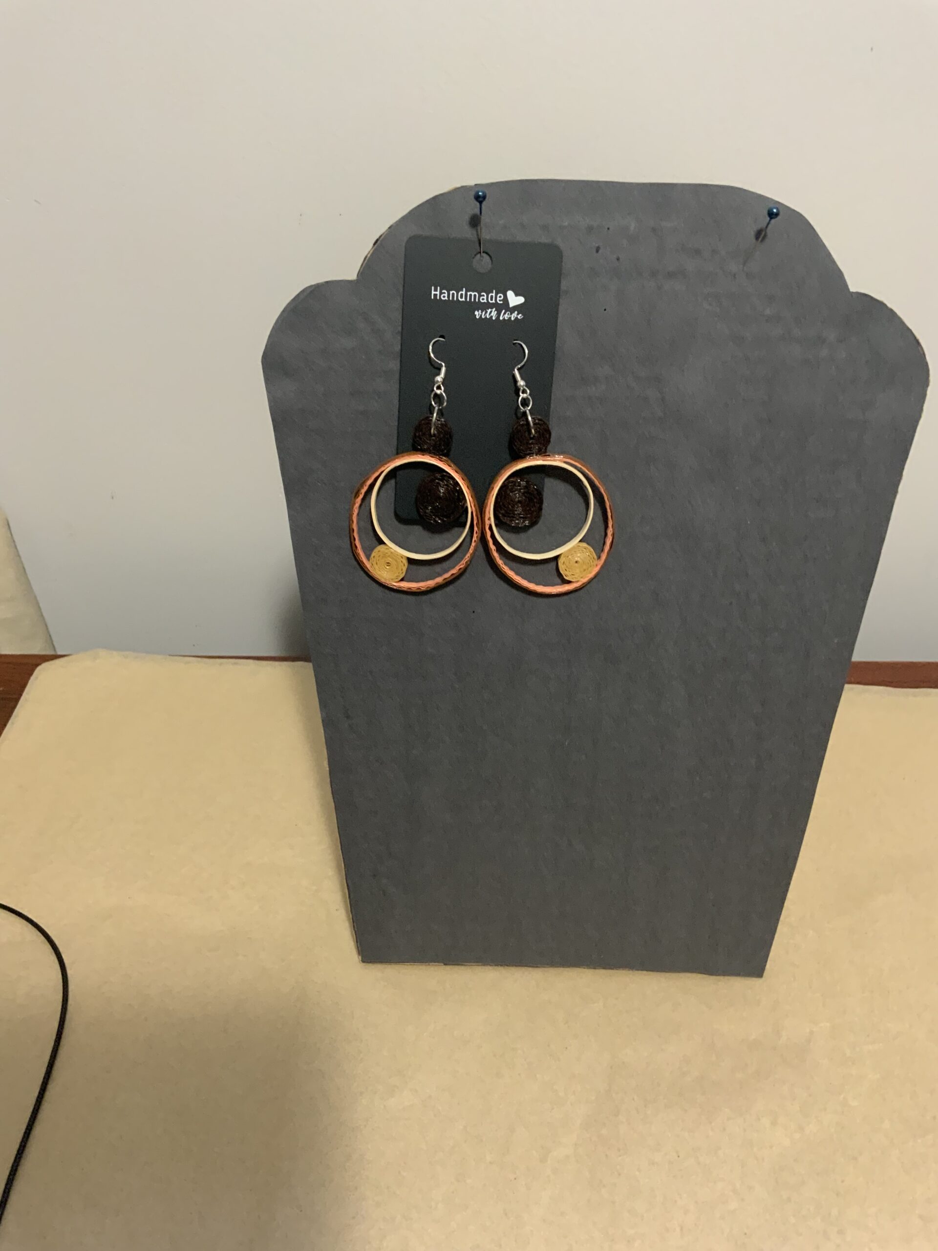 Elegant quilled earrings and necklace set, jewelry set, pendant set, beautifully handcrafted jewelry set - Image 4