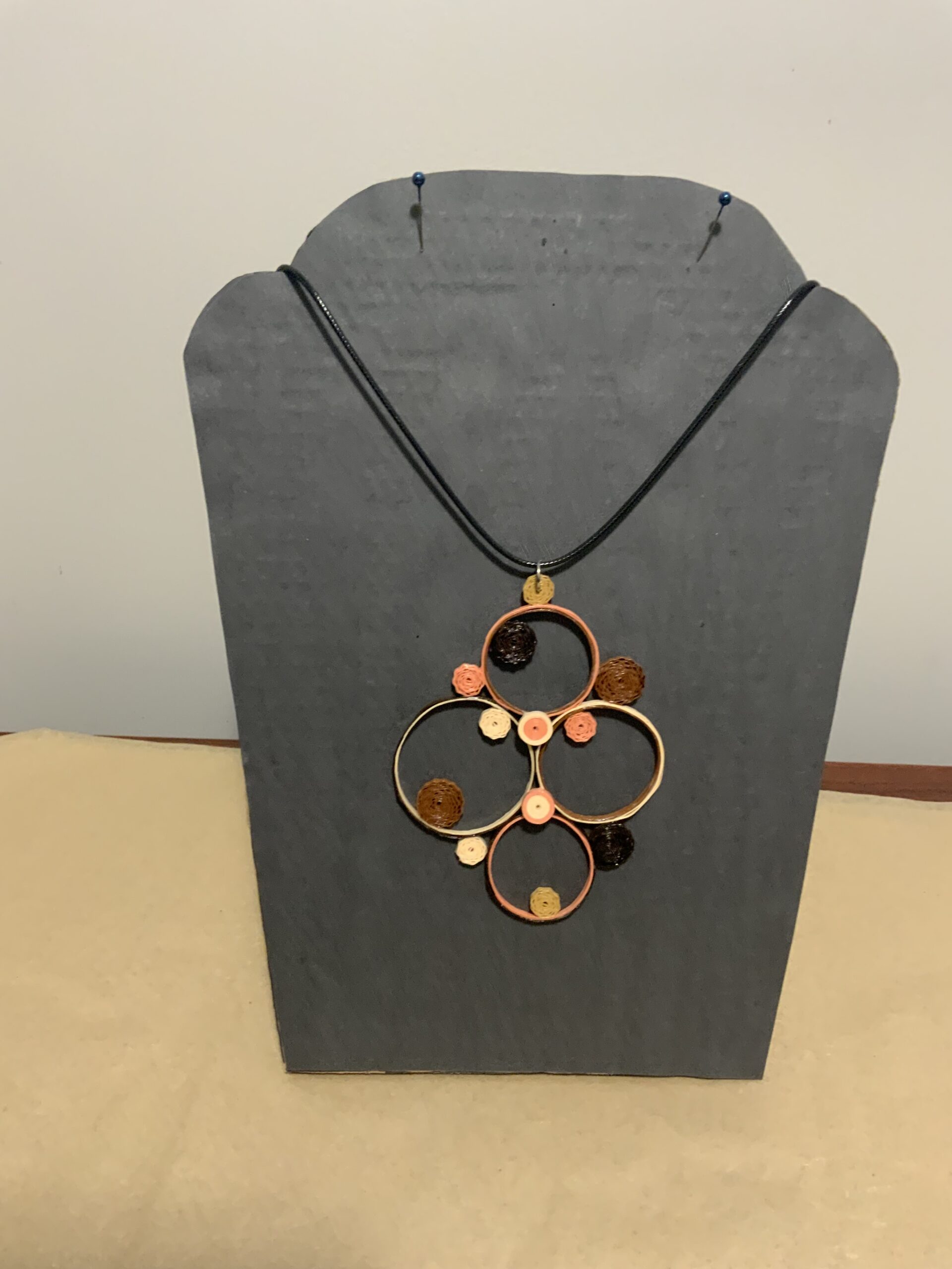 Elegant quilled earrings and necklace set, jewelry set, pendant set, beautifully handcrafted jewelry set - Image 3