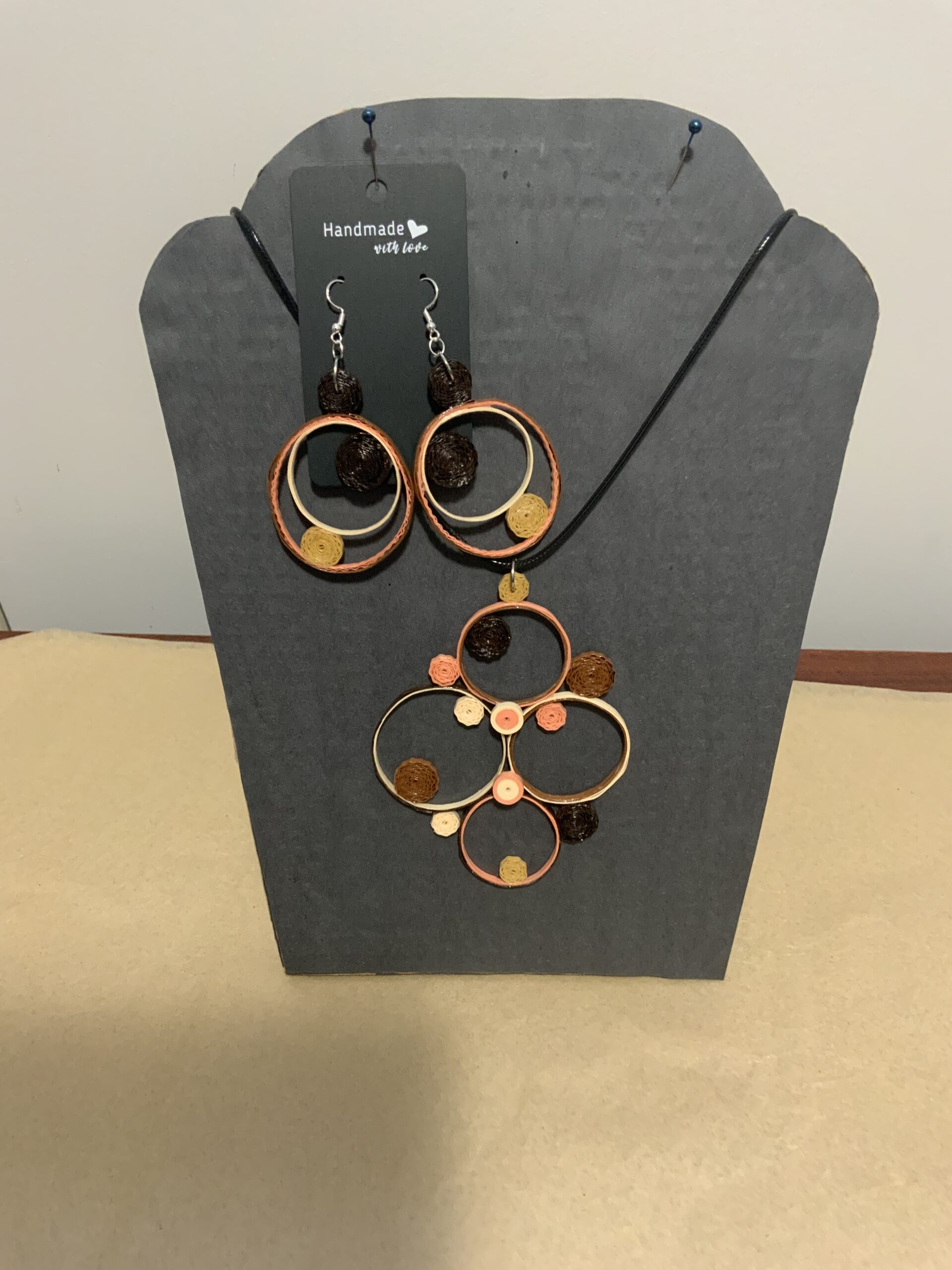 Elegant quilled earrings and necklace set, jewelry set, pendant set, beautifully handcrafted jewelry set