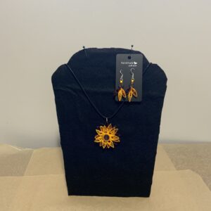 UNIQUE & ELEGANT BEAUTIFUL HANDMADE QUILLED FEATHER EARRINGS AND 4 TONE STAR NECKLACE SET