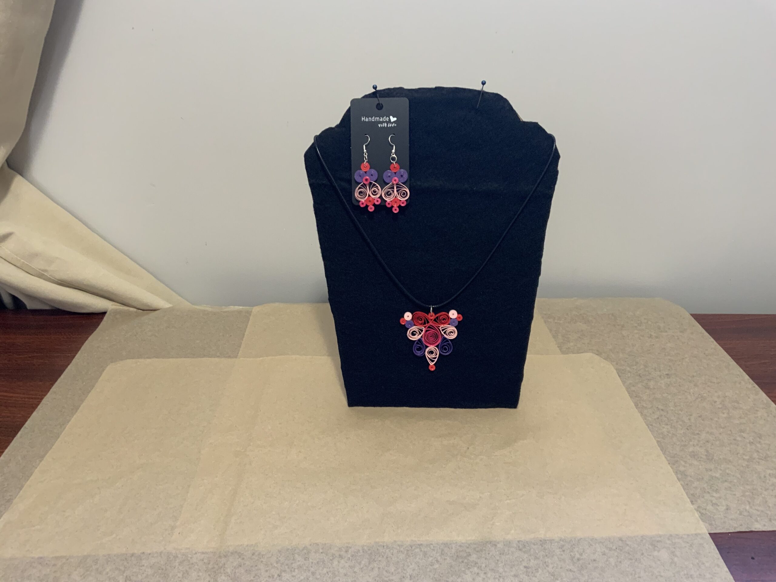 ELEGANT AND UNIQUE HANDMADE QUILLED 4 TONE JEWELRY SET, EARRING AND NECKLACE SET