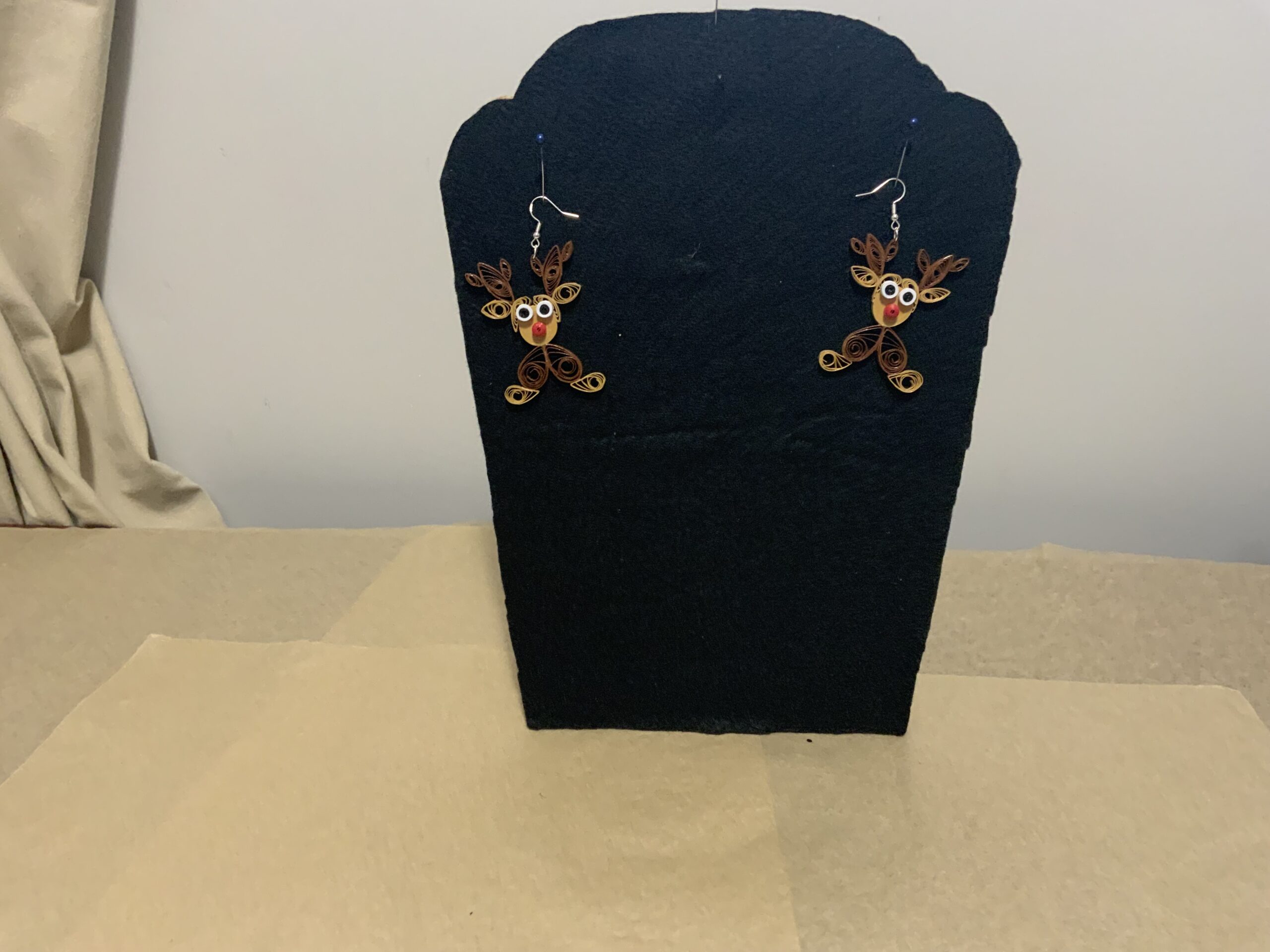 CHRISTMAS Earrings, Handmade Quilled Reindeer Earrings, Dangle Earrings - Image 4