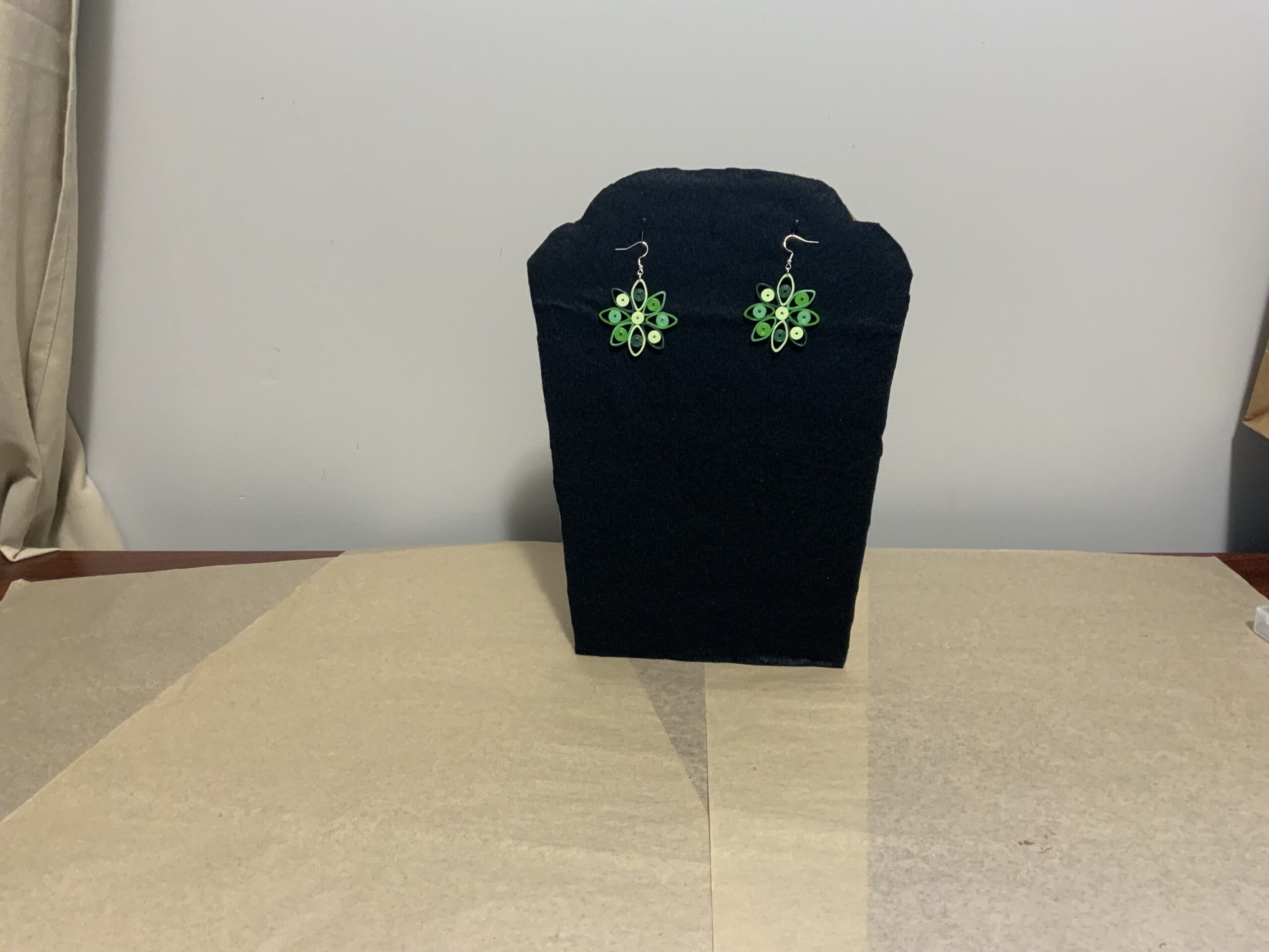 4-TONE GREEN STAR QUILLED EARRINGS, ARTISAN JEWELRY, EYE-CATCHING - Image 4