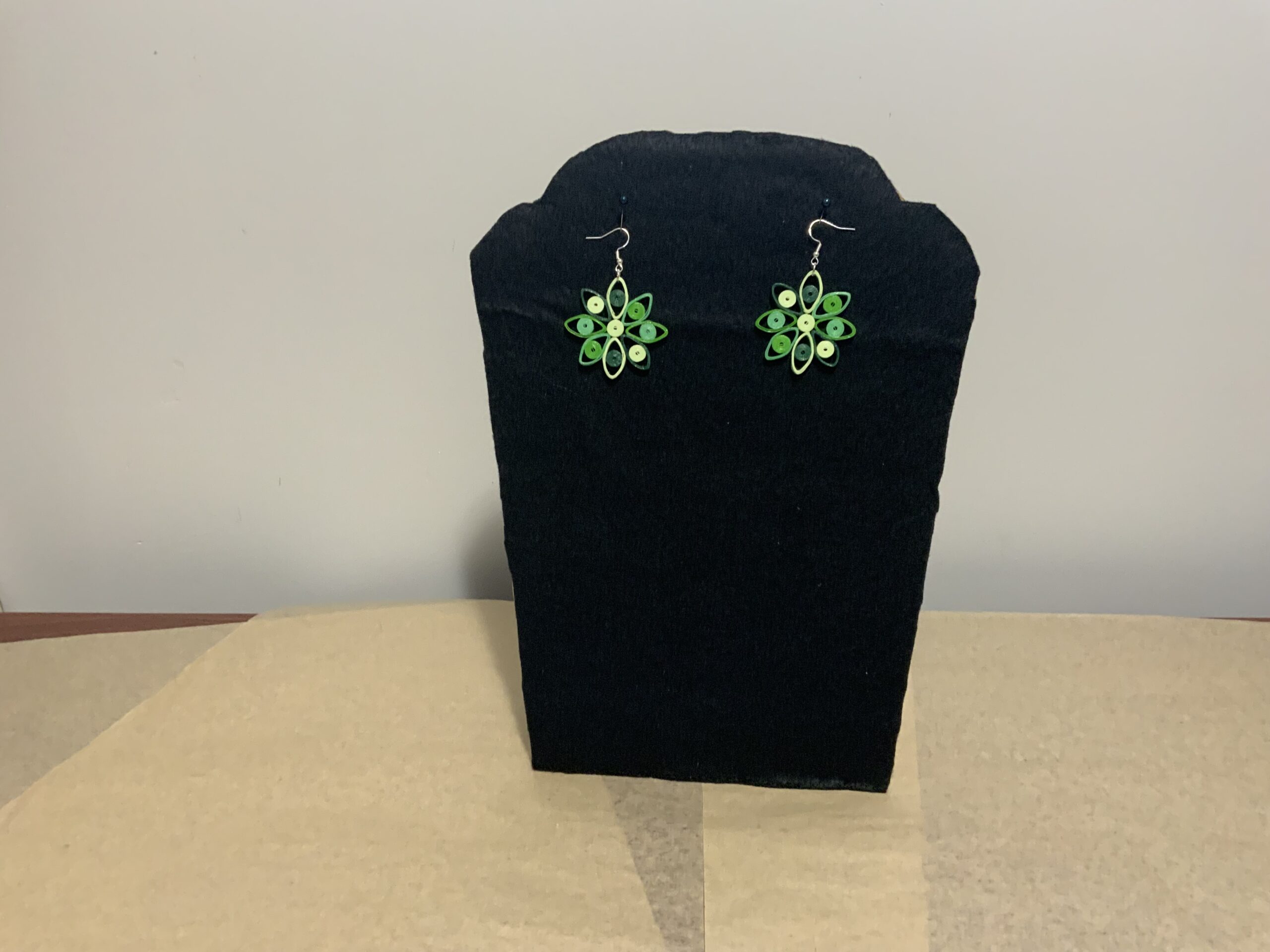 4-TONE GREEN STAR QUILLED EARRINGS, ARTISAN JEWELRY, EYE-CATCHING - Image 3