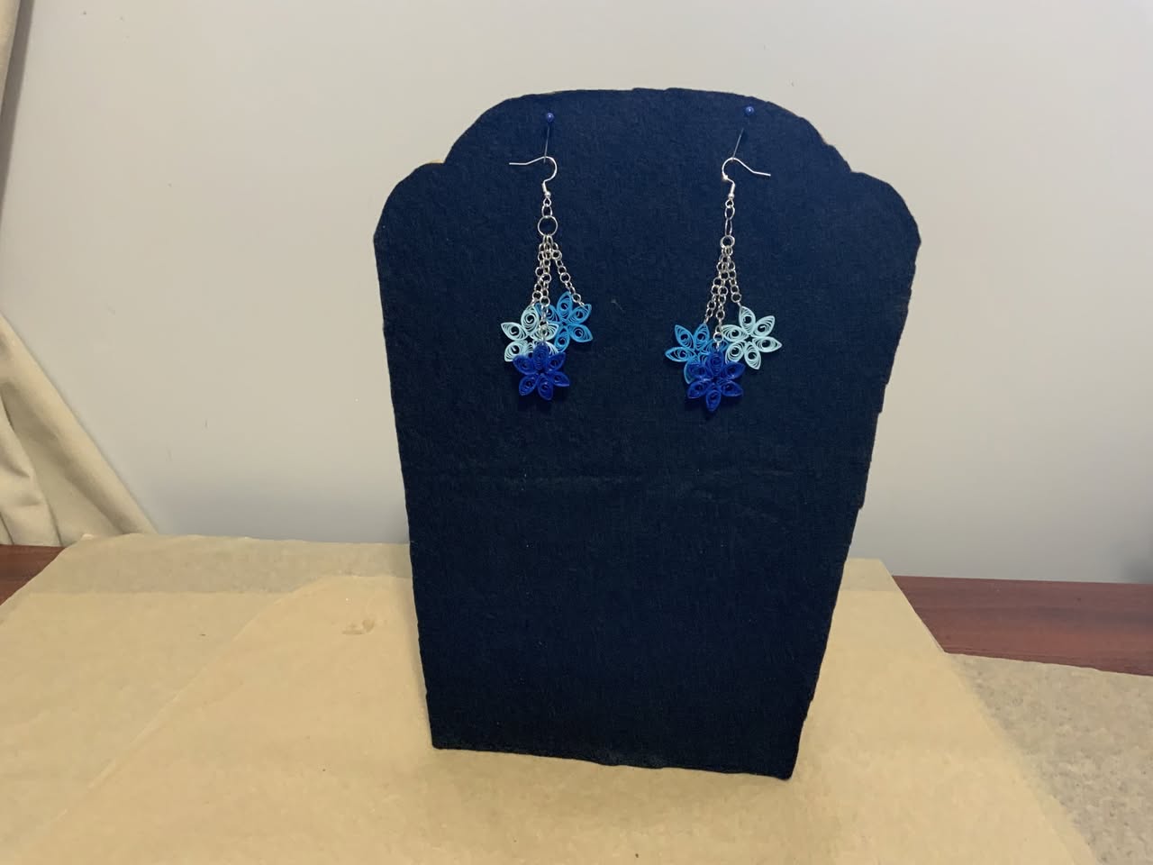 Artisan Jewelry - 3-Tone Dangle Blue Flower Quilled Earrings - Image 3