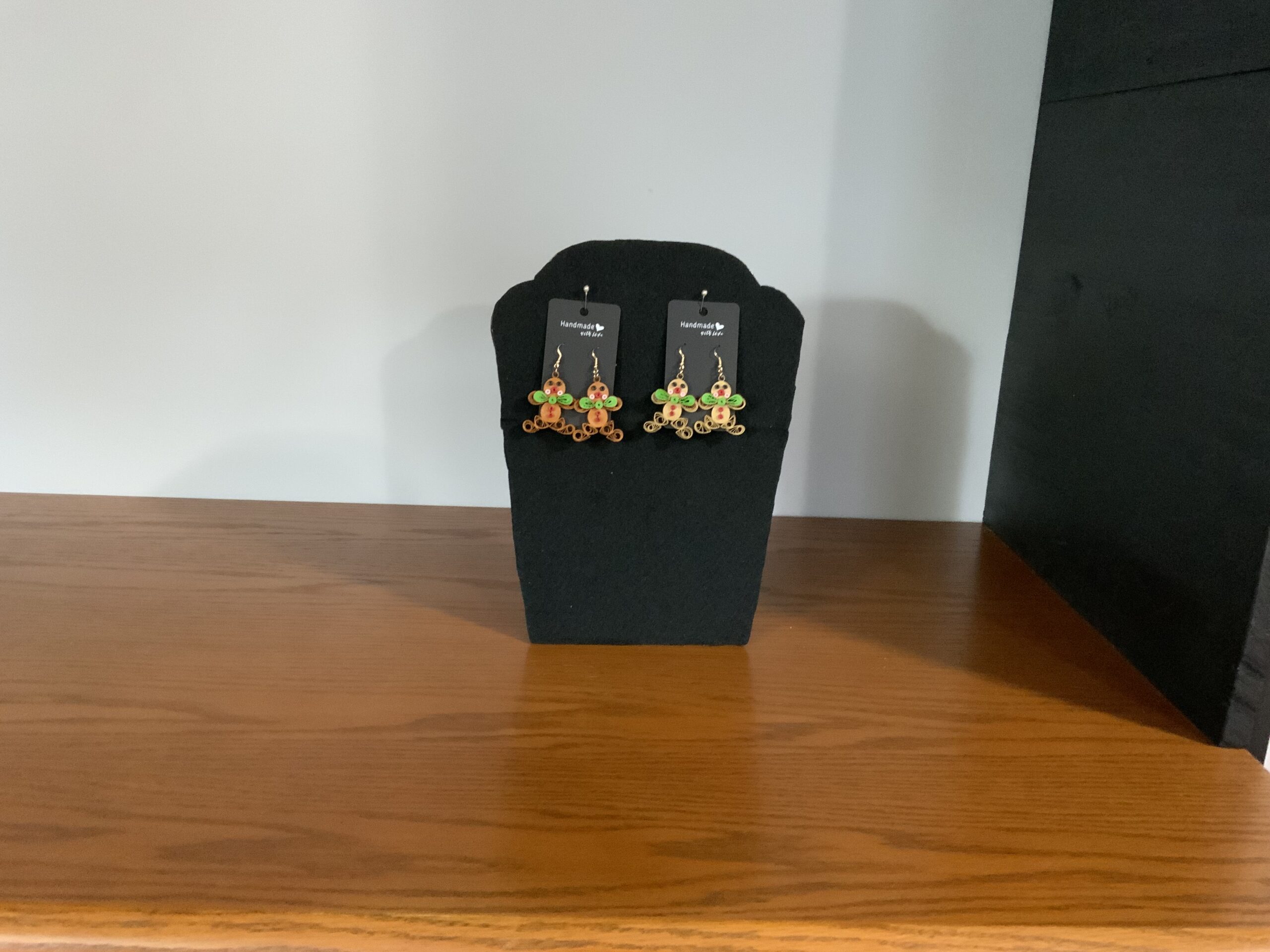 Handmade Quilled CHRISTMAS GINGERBREAD MAN Earrings, Festive Fun Earrings, Dangle Earrings - Image 8