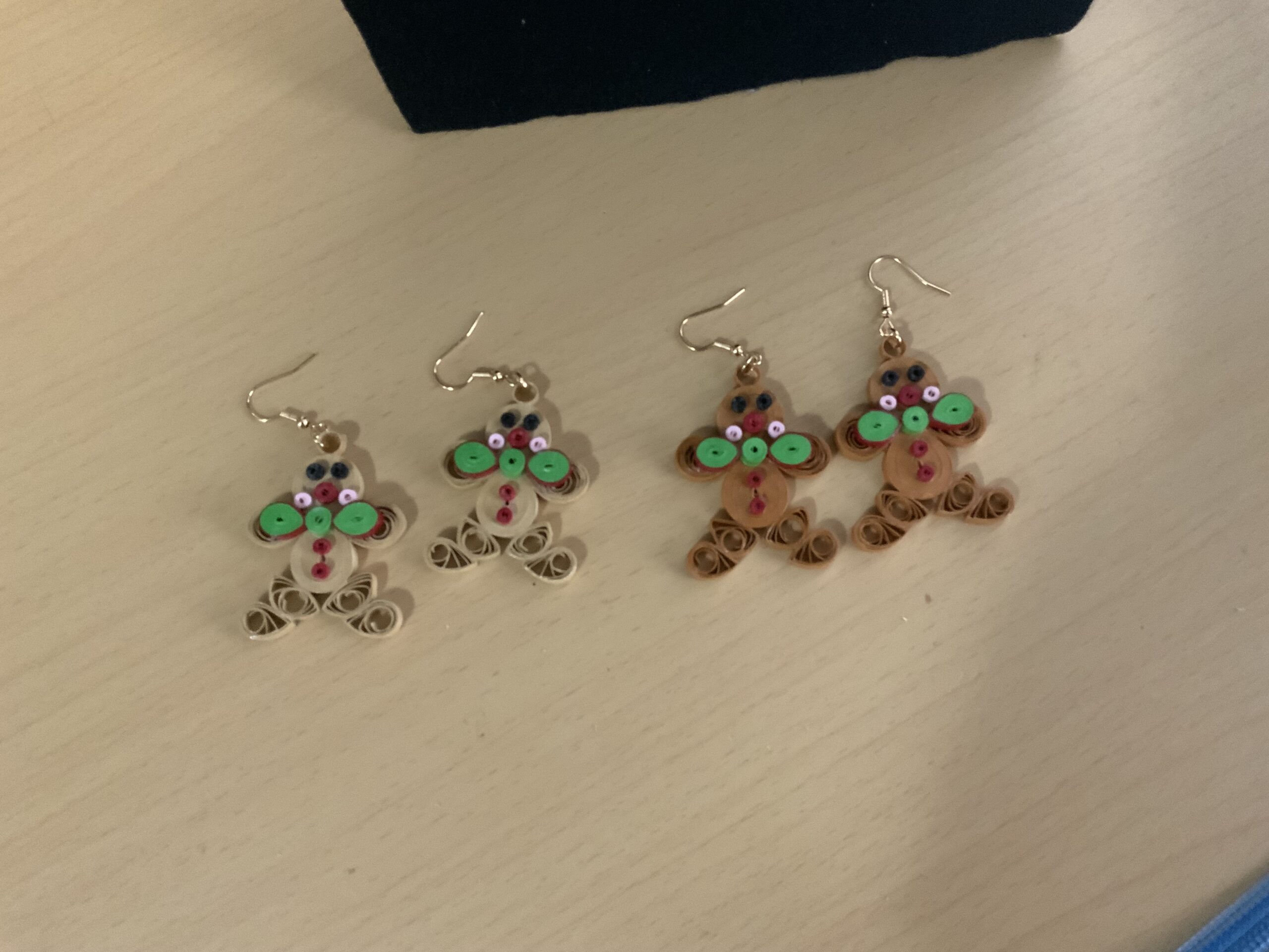 Handmade Quilled CHRISTMAS GINGERBREAD MAN Earrings, Festive Fun Earrings, Dangle Earrings - Image 3