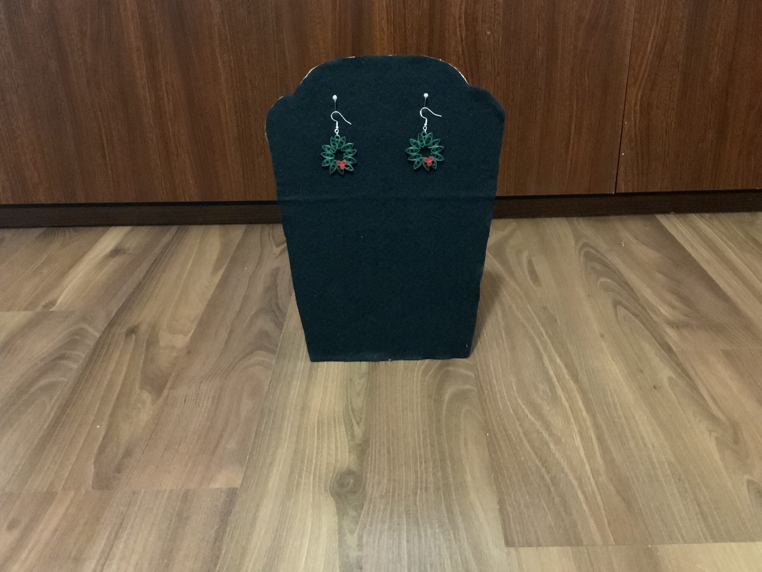 Handmade Quilled CHRISTMAS WREATH Earrings, Festive Fun Earrings, Dangle Earrings - Image 7