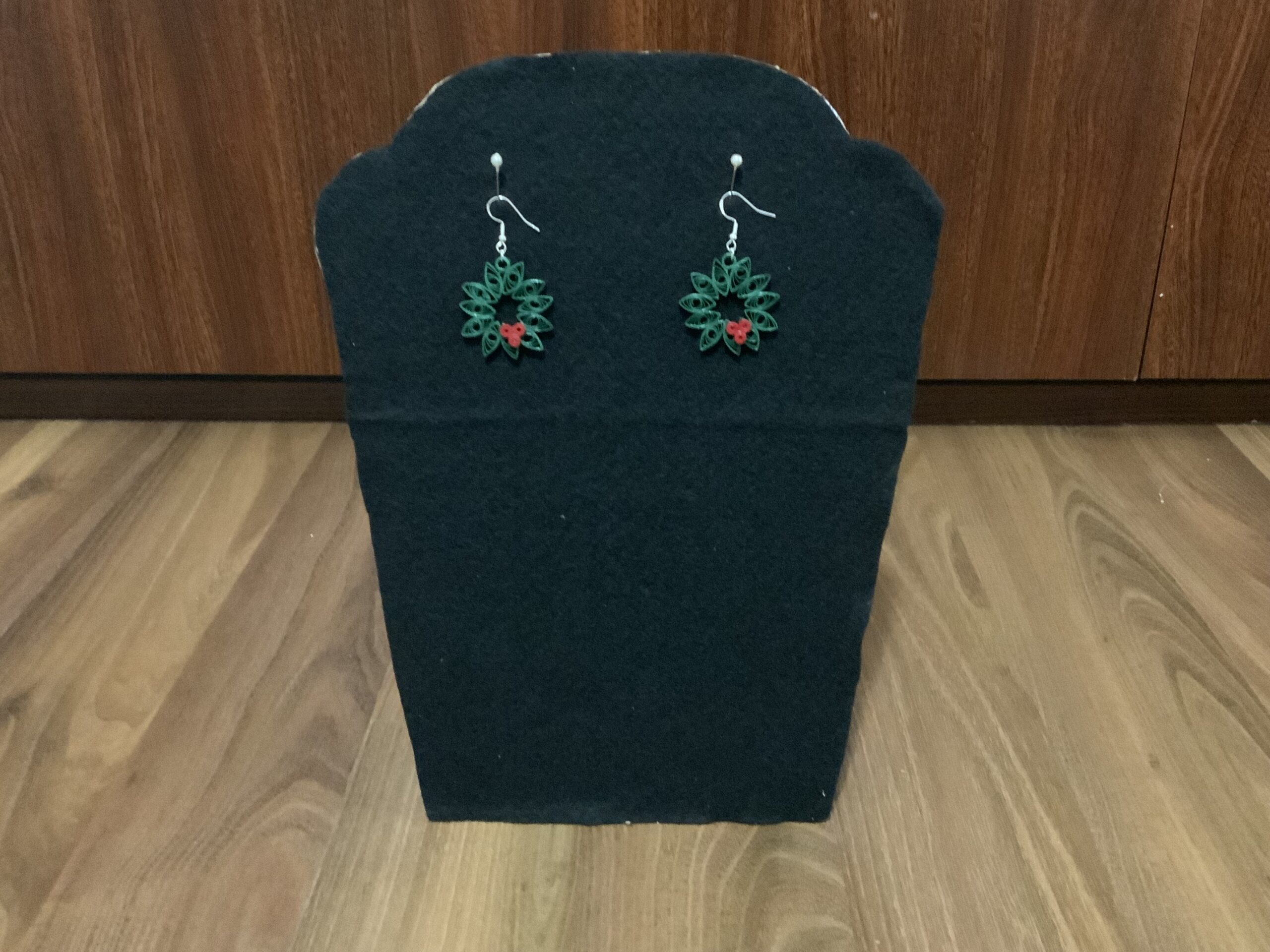 Handmade Quilled CHRISTMAS WREATH Earrings, Festive Fun Earrings, Dangle Earrings - Image 6