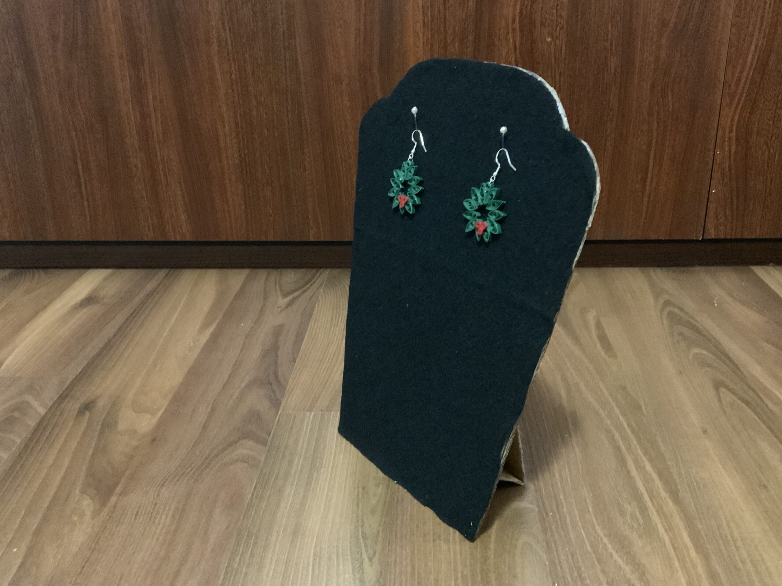 Handmade Quilled CHRISTMAS WREATH Earrings, Festive Fun Earrings, Dangle Earrings - Image 4