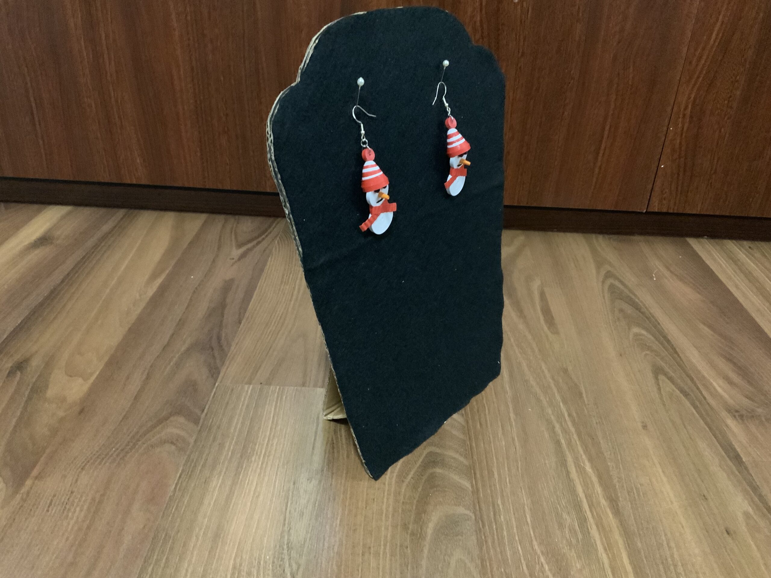 Handmade Quilled CHRISTMAS SNOWMAN Earrings, Festive Fun Earrings, Dangle Earrings - Image 4