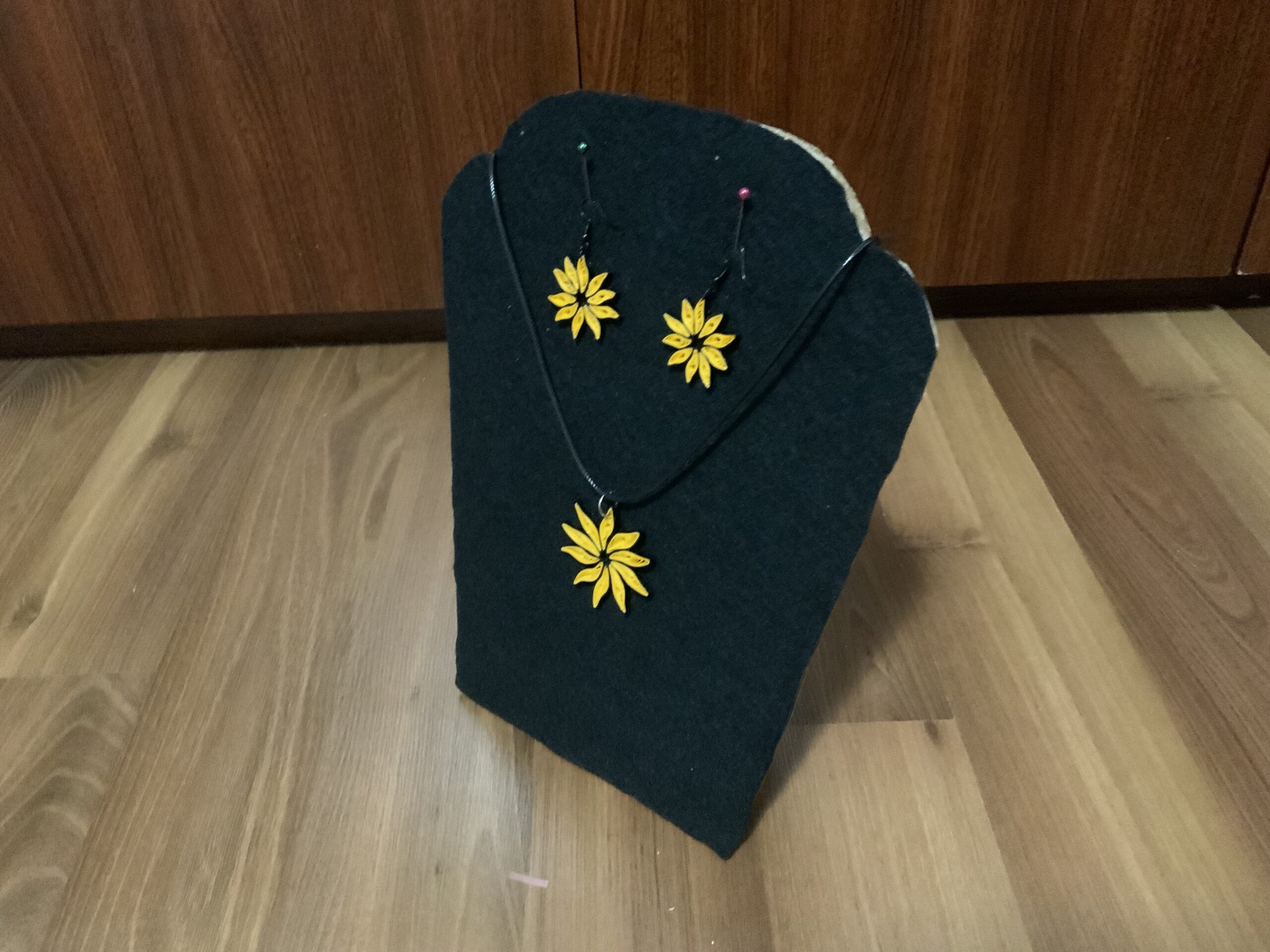 Gold & Black Handmade Sunflower Quilled Jewelry Set - Image 8