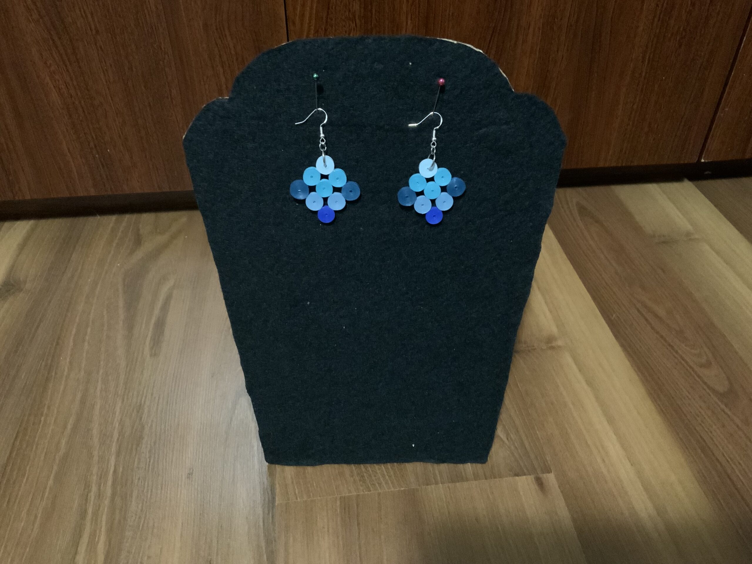 Quilled circular earrings in four elegant shades of blue - Image 7