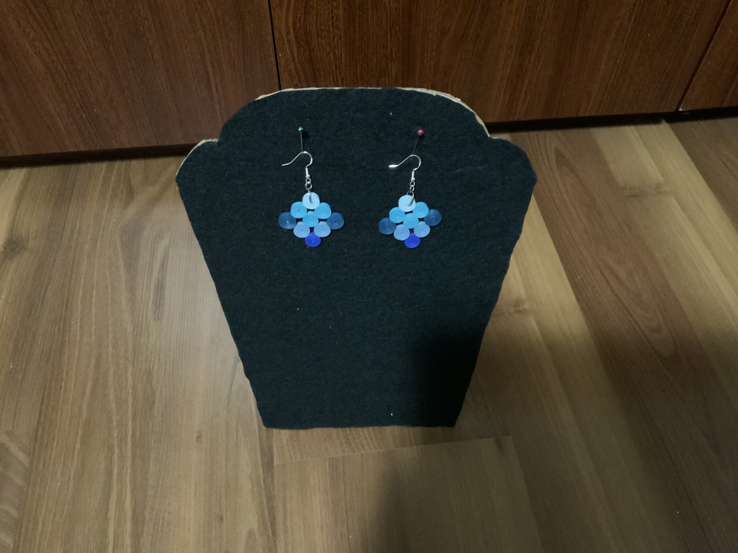 Quilled circular earrings in four elegant shades of blue - Image 3