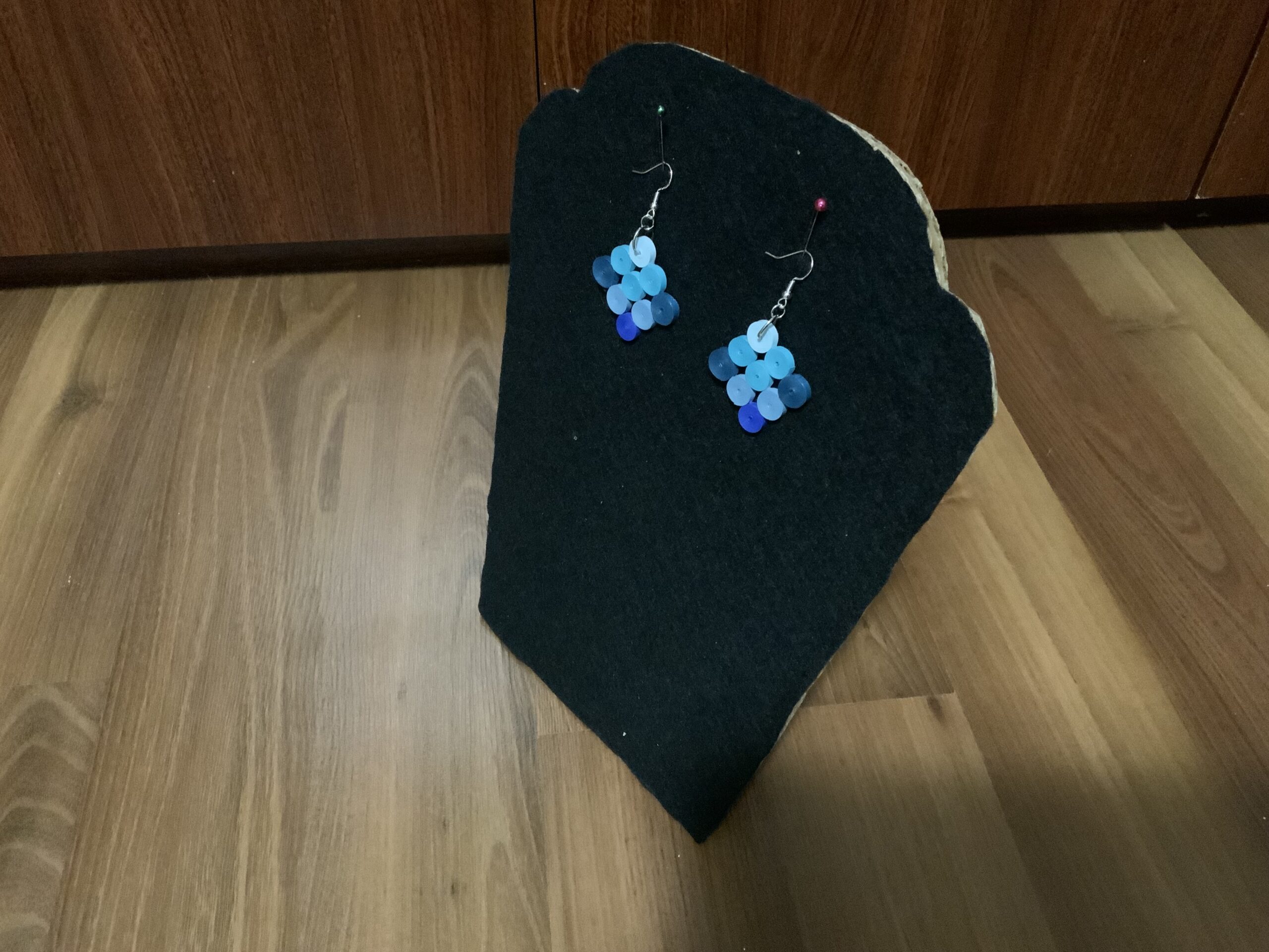 Quilled circular earrings in four elegant shades of blue - Image 4