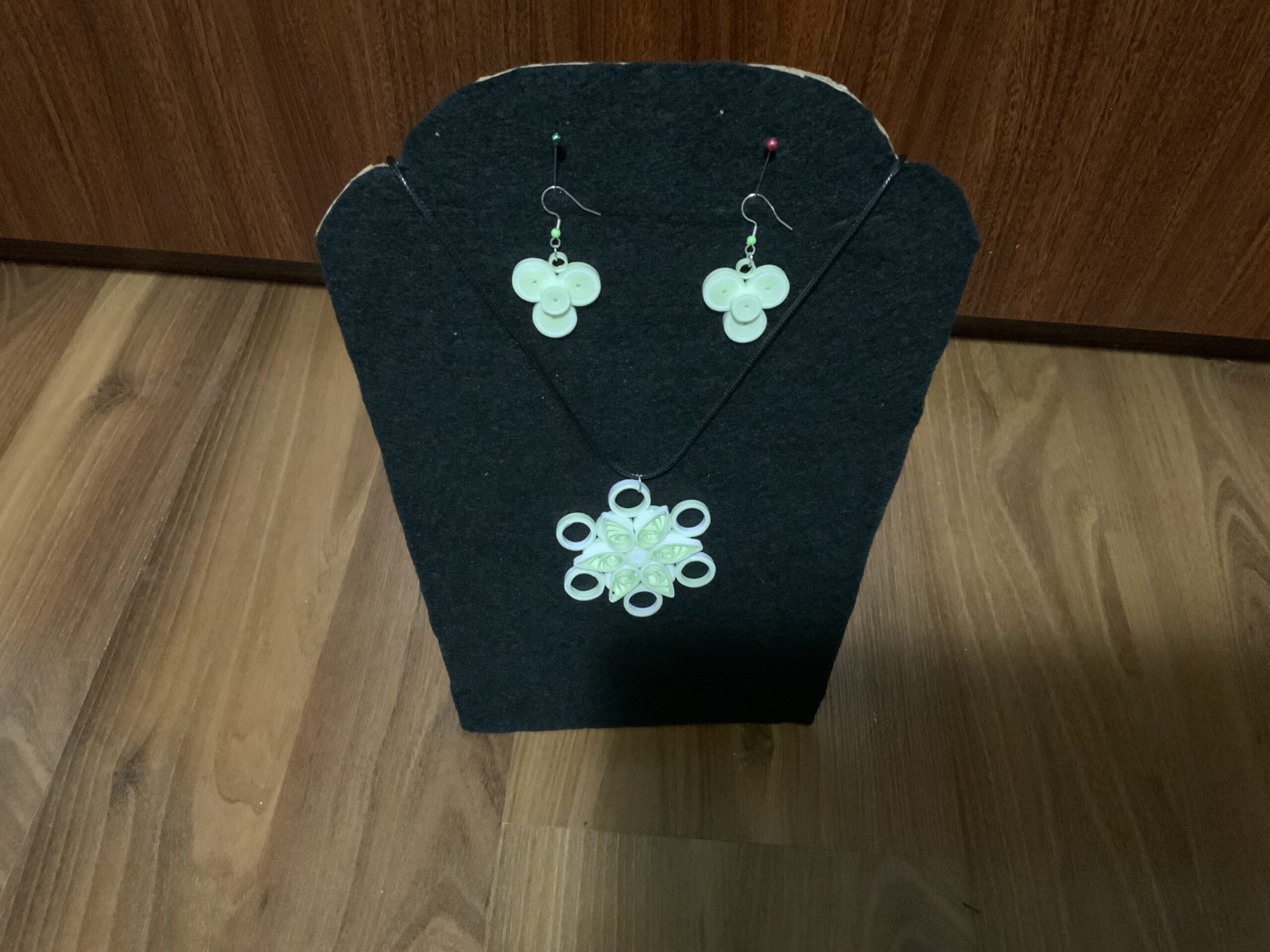 Elegant Quilled Floral Jewelry Set in Soft Green and White - Image 3