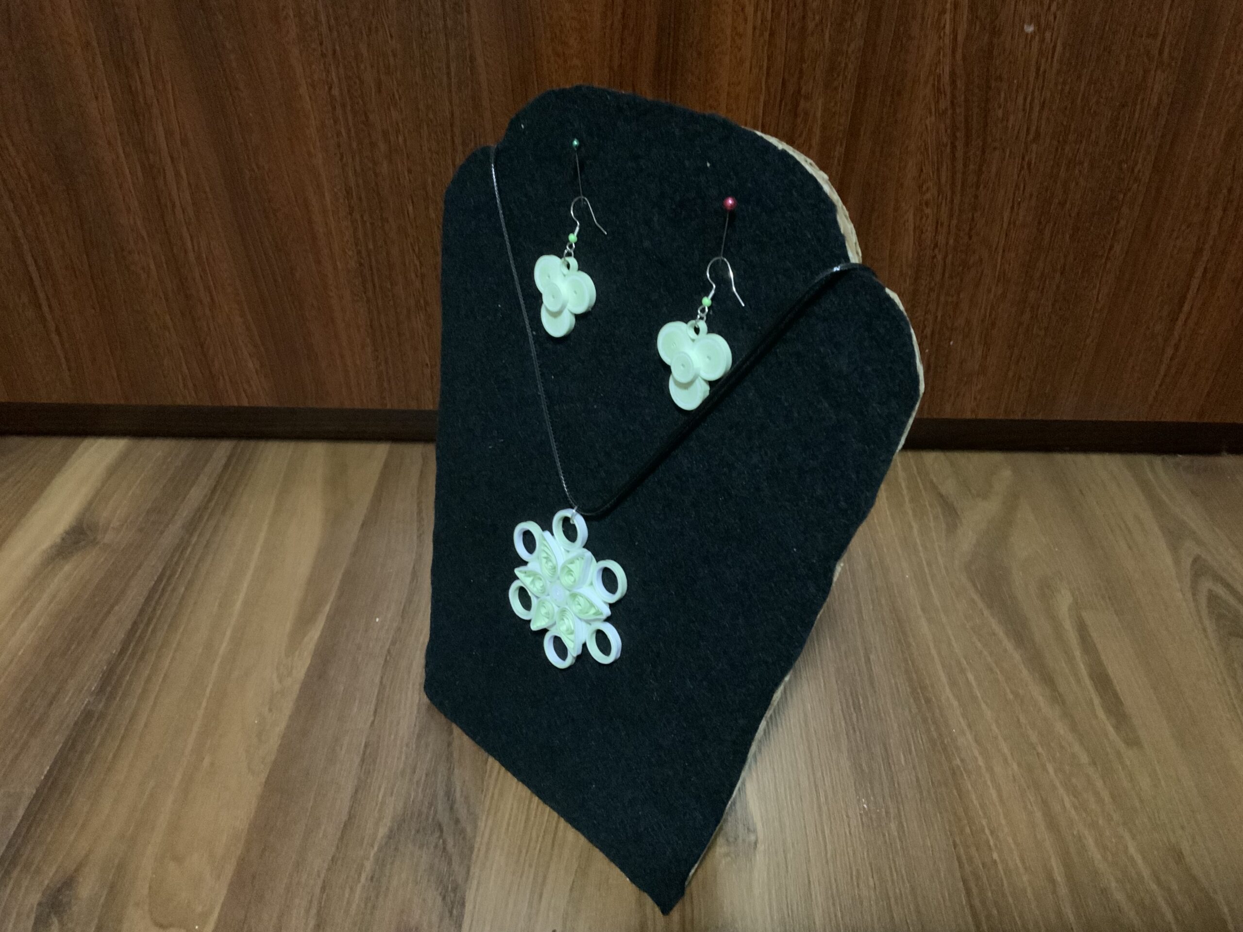 Elegant Quilled Floral Jewelry Set in Soft Green and White - Image 4