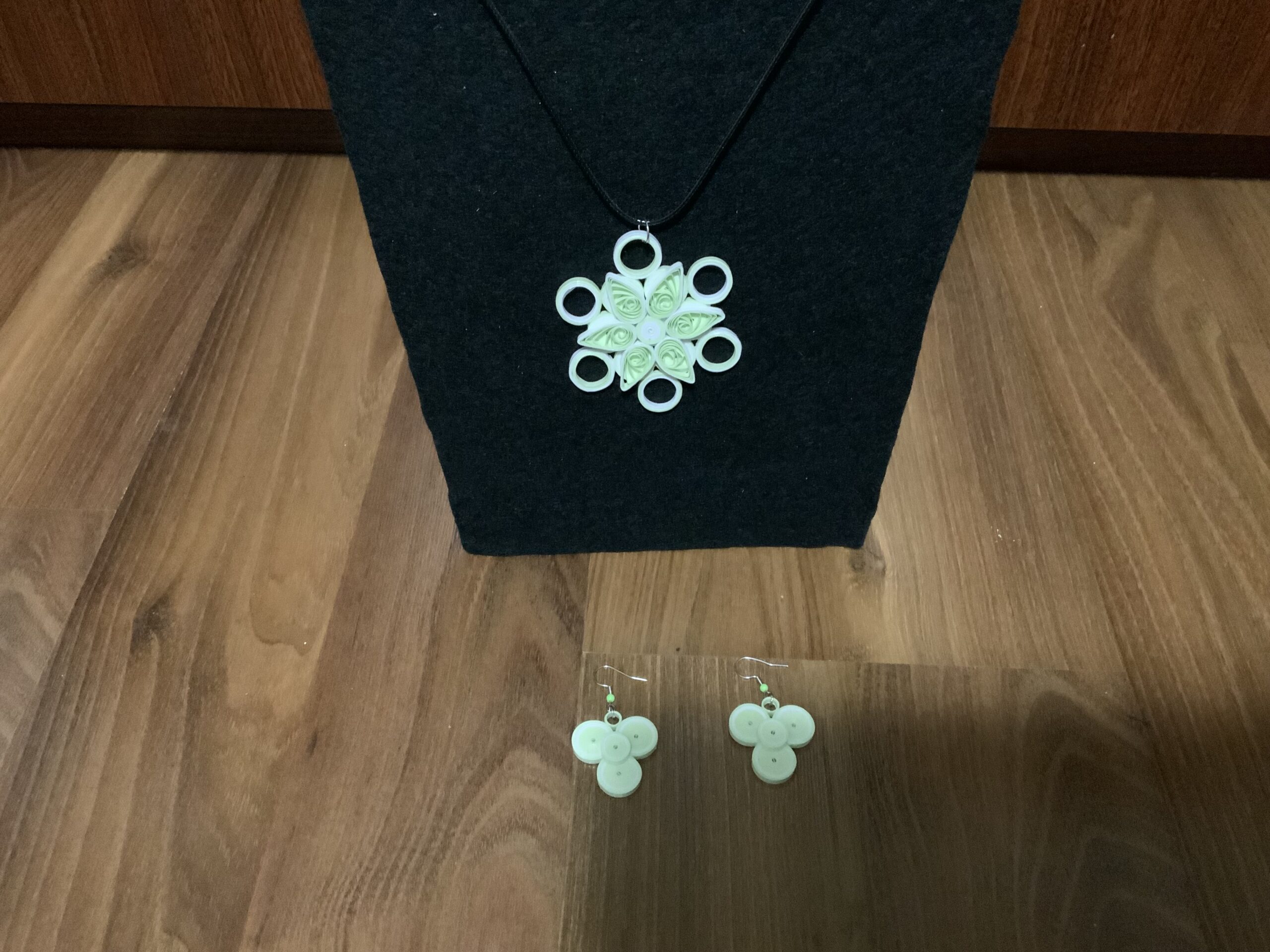 Elegant Quilled Floral Jewelry Set in Soft Green and White - Image 6